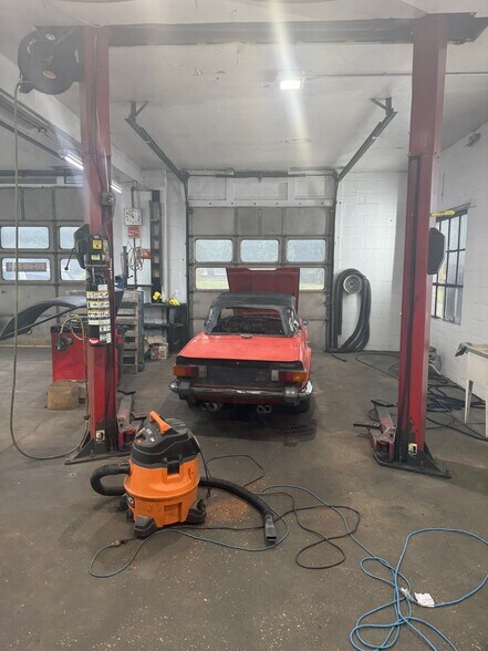 More Photos Of 117 E Roosevelt Rd, Stillman Valley Auto Repair For Lease