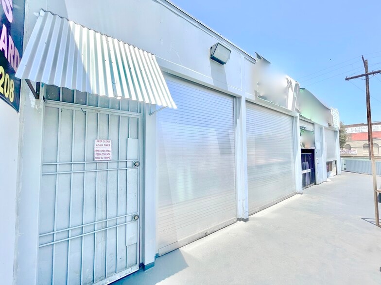 More Photos Of 1001 S Maple Ave, Los Angeles Storefront For Lease