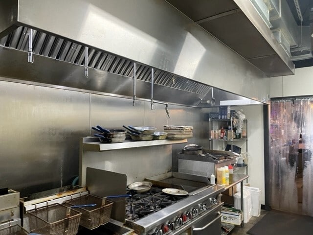 More Photos Of 7108 Ditzler Ave, Raytown Bar For Sale