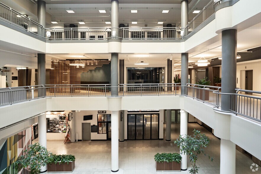 More Photos Of 260 E Main St, Rochester Medical For Lease