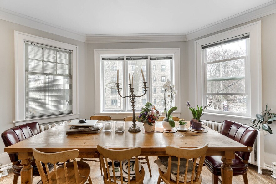 More Photos Of 4 Oriole Gdns, Toronto Apartments For Sale