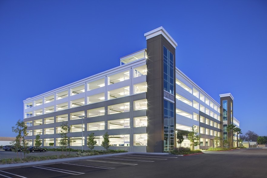 More Photos Of 3851 Katella, Los Alamitos Medical For Lease