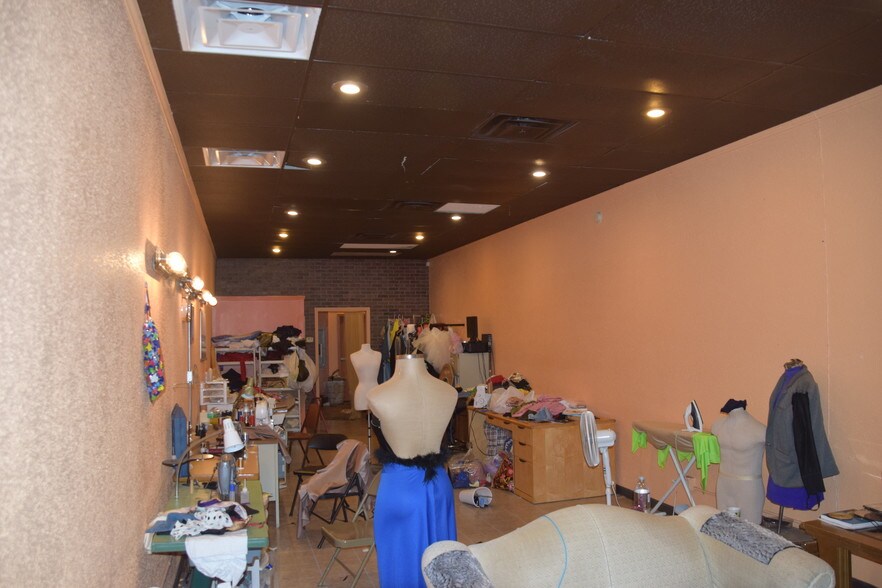 More Photos Of 21048-21054 Kelly Rd, Eastpointe Storefront For Sale