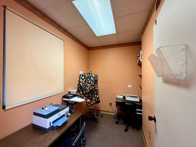 More Photos Of 711 S Calumet Rd, Chesterton Office For Sale