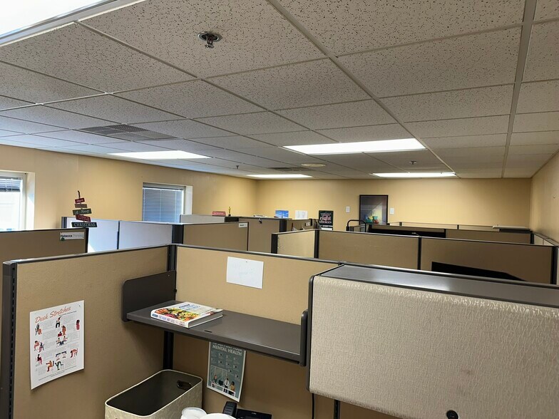 More Photos Of 1314 Burch Dr, Evansville Office For Sale