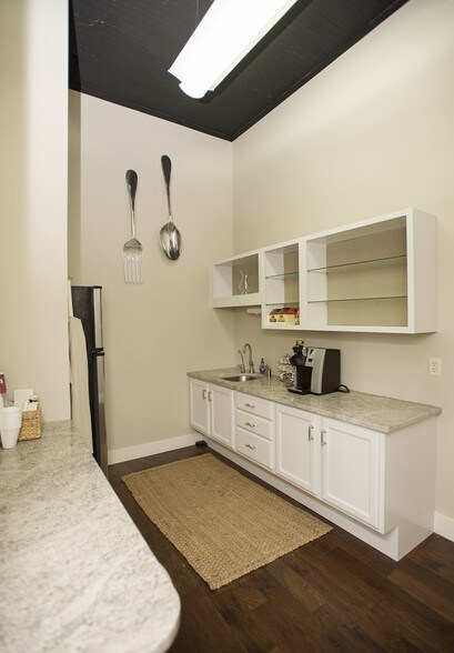 More Photos Of 1349 Cumberland St, Lebanon Manufacturing For Lease