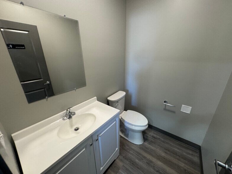 More Photos Of 2201 Executive Park Dr, Opelika Light Distribution For Lease