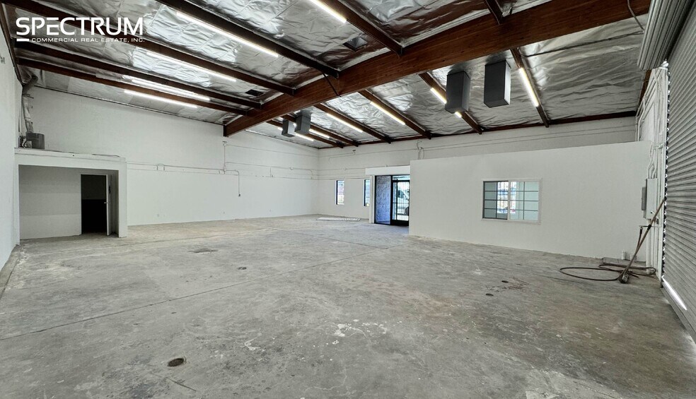 More Photos Of 14538-14540 Keswick St, Van Nuys Service For Lease