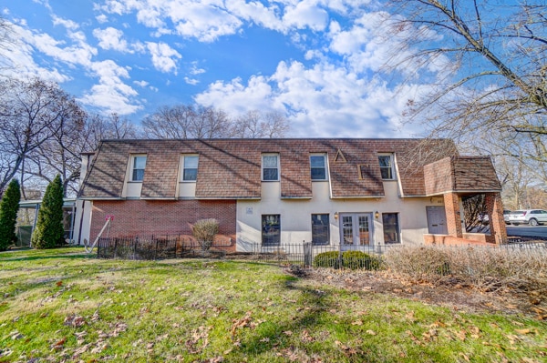 Primary Photo Of 501 N Wittenberg Ave, Springfield Sorority Fraternity House For Sale