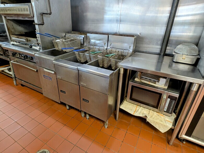 More Photos Of 5101 Center St, Williamsburg Restaurant For Sale