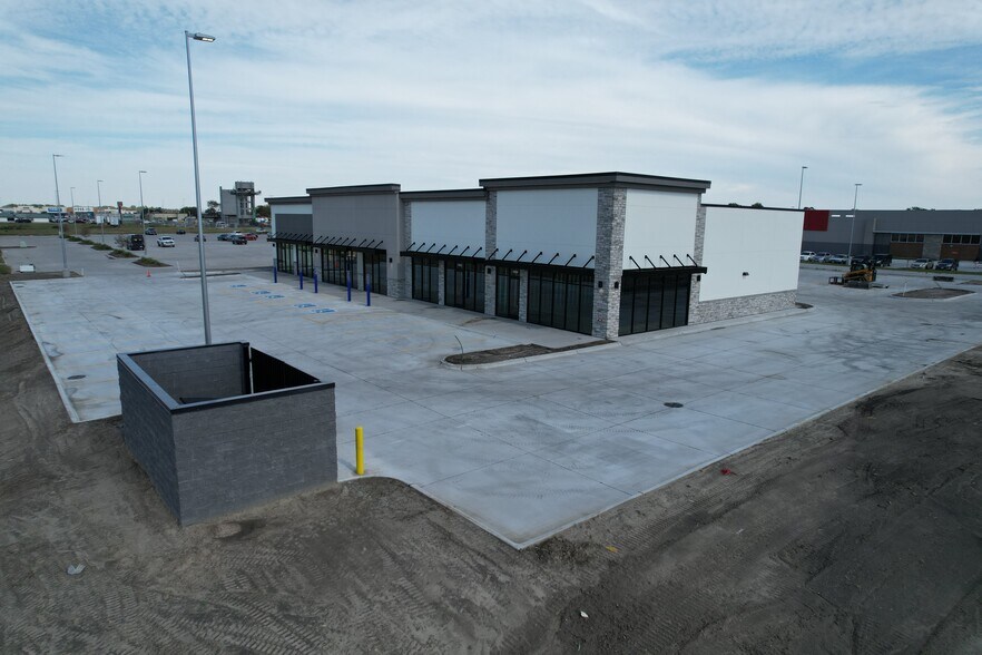 More Photos Of 1480 Conestoga Dr, Grand Island General Retail For Lease