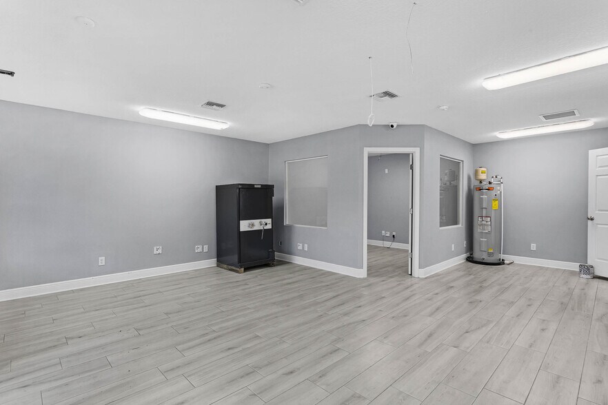 More Photos Of 334 E Myers Blvd, Mascotte Office For Sale