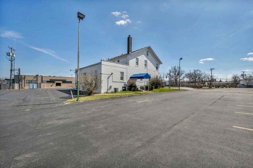 More Photos Of 632 Cleveland St, Elyria Office Residential For Sale