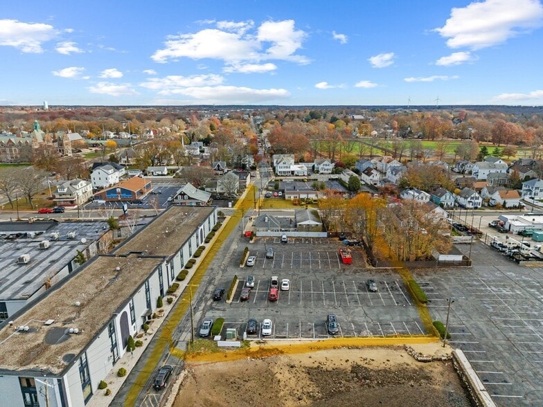 More Photos Of 98 Middle St, Fairhaven Service For Sale