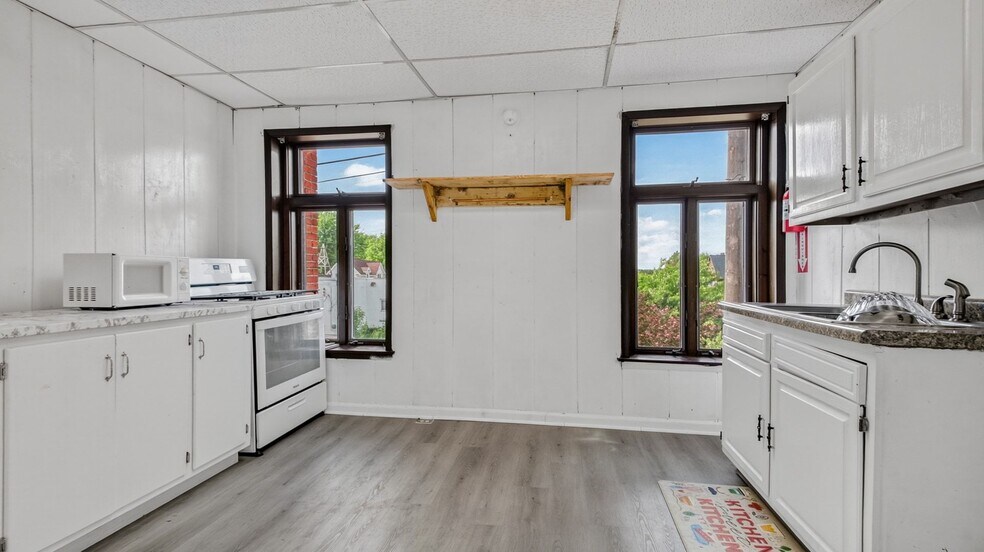 More Photos Of 110 W 2nd St N, Ladysmith General Retail For Sale