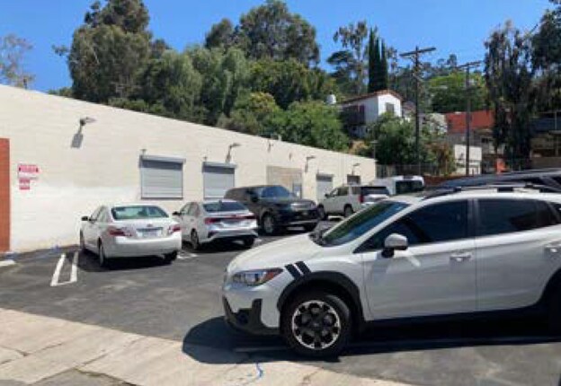 More Photos Of 3635-3637 Cahuenga Blvd W, Los Angeles Veterinarian Kennel For Sale