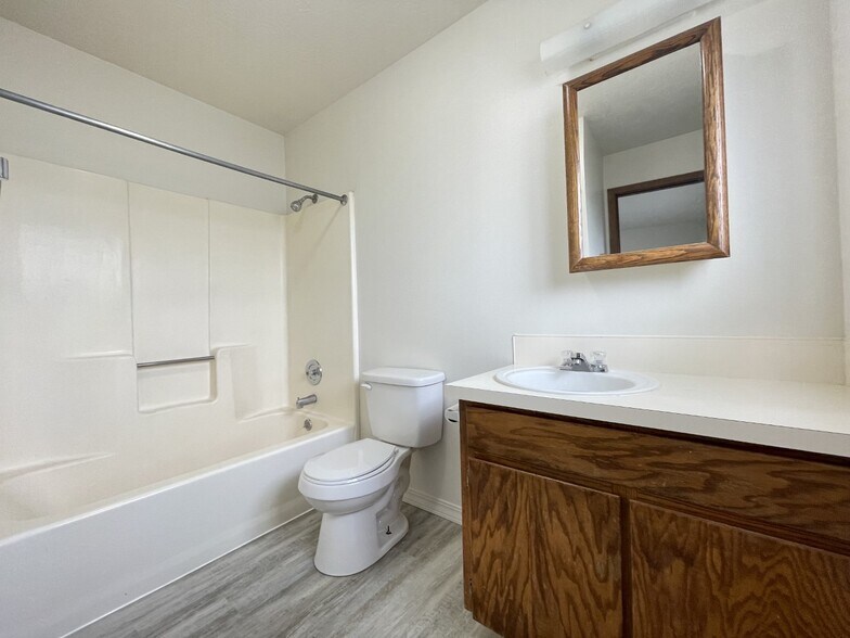 More Photos Of 761 Foster Dr, Idaho Falls Apartments For Sale