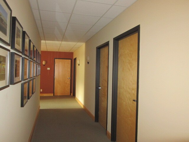 More Photos Of 913 Manor Dr NE, Spring Lake Park Office For Lease