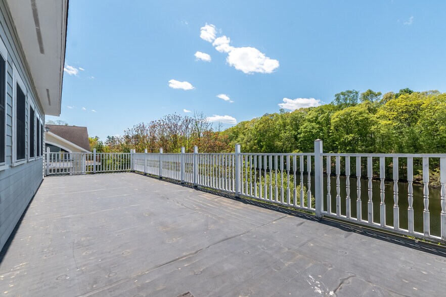 More Photos Of 1086 Long Ridge Rd, Stamford Storefront Retail Office For Lease