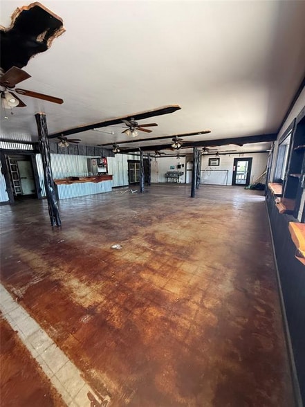 More Photos Of 211 US Highway 281, Johnson City General Retail For Lease