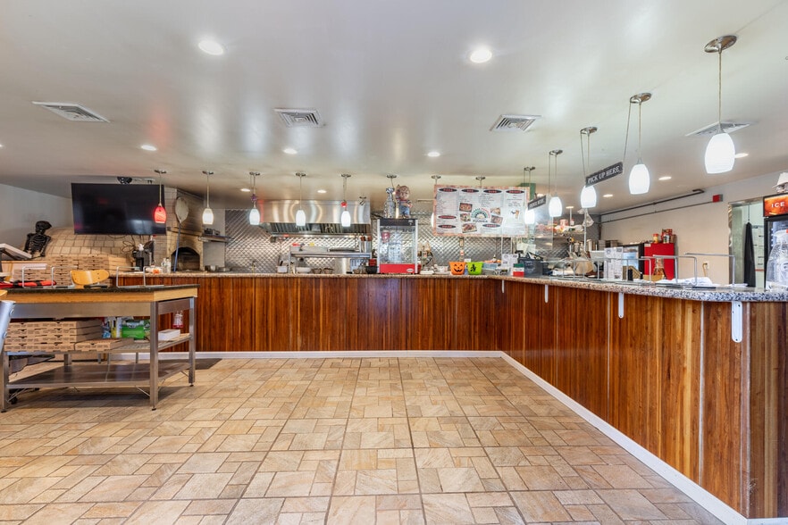 More Photos Of 414 Boston St, Topsfield Office For Sale