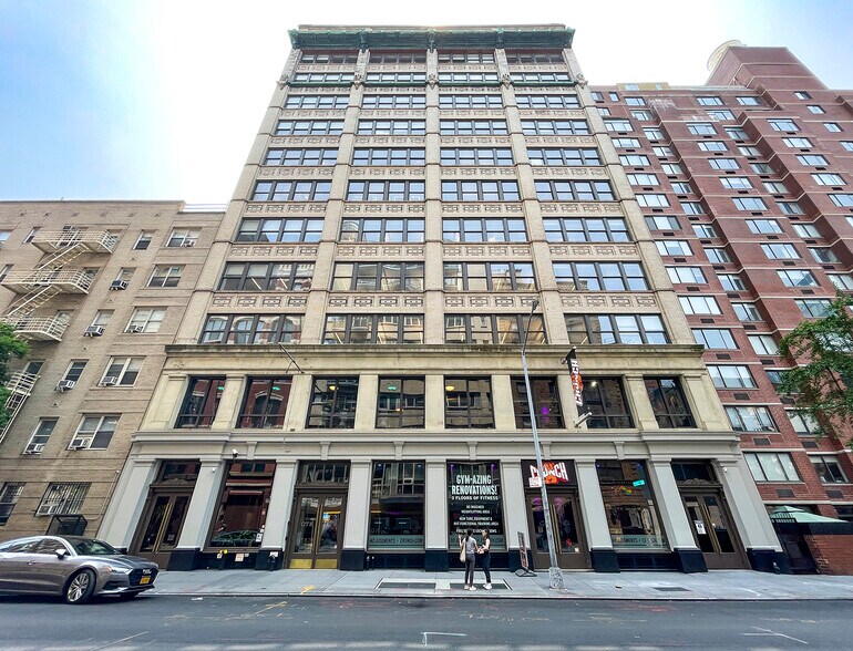 More Photos Of 220 W 19th St, New York Office For Lease