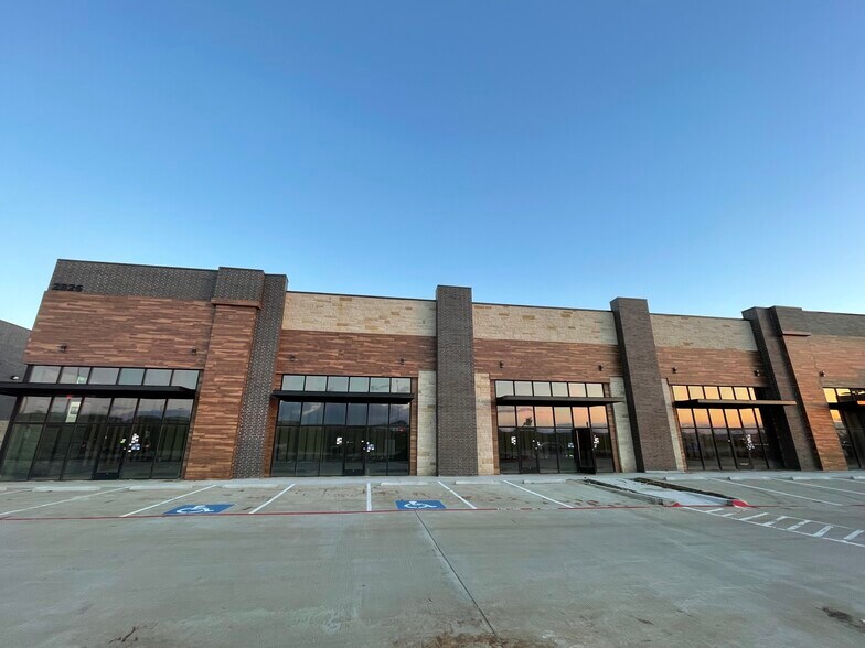More Photos Of 2826 State 121 Hwy, Lewisville Storefront Retail Office For Lease