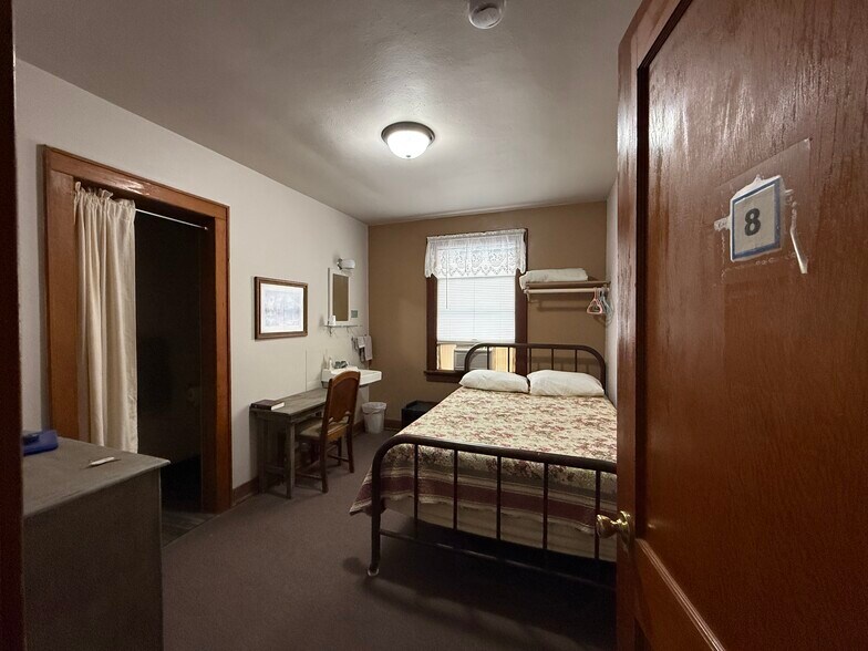 More Photos Of 218 Commercial Ave, Wallace Hotel For Sale