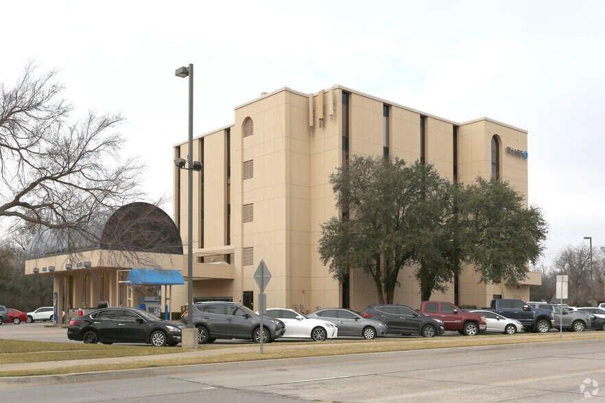 More Photos Of 1200 NW 63rd St, Oklahoma City Office For Lease