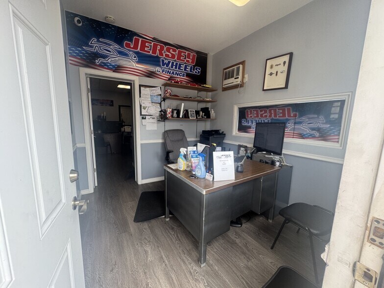 More Photos Of 97 Orange St, Bloomfield Auto Dealership For Sale