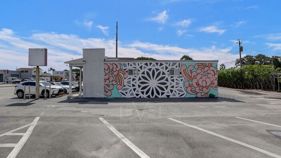 More Photos Of 321 NE 44th St, Fort Lauderdale Freestanding For Lease