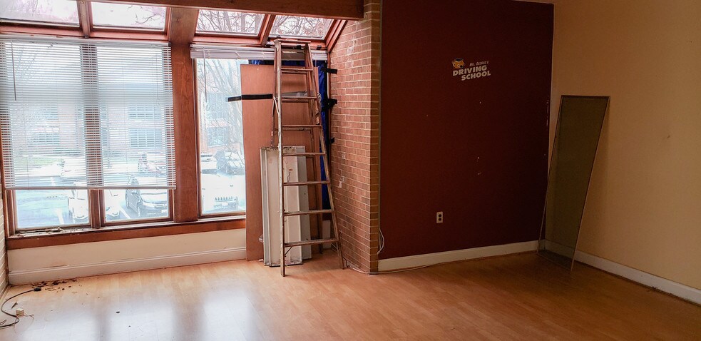 More Photos Of 19618-19620 Club House Rd, Gaithersburg Office For Lease