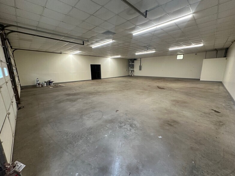 More Photos Of 700 Main St, Elsmere Warehouse For Lease