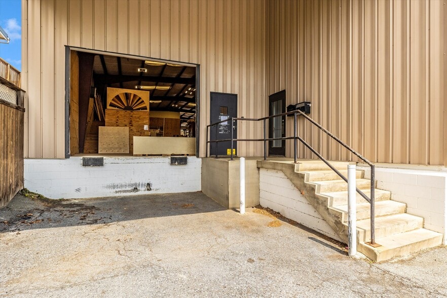 More Photos Of 329 E 2nd St, Frederick Warehouse For Lease