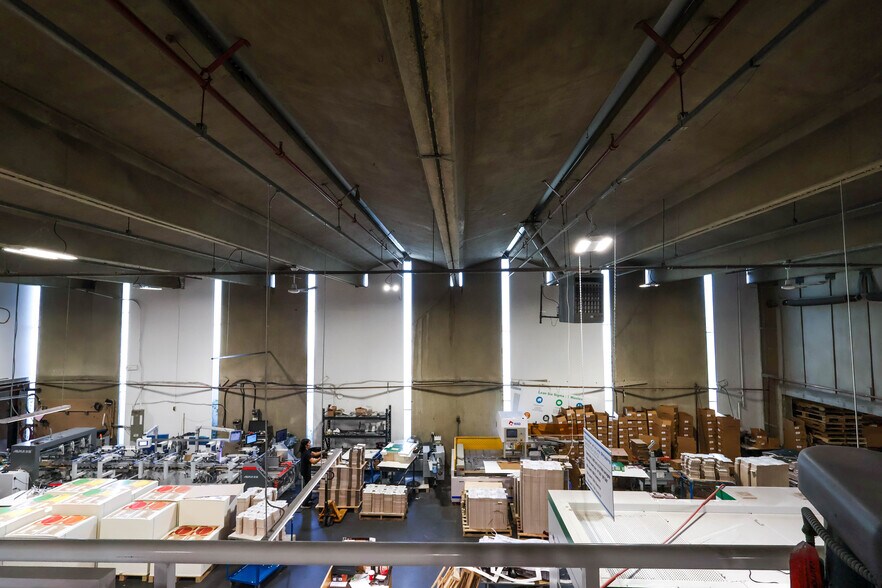More Photos Of 125 W 71st Ave, Vancouver Warehouse For Lease