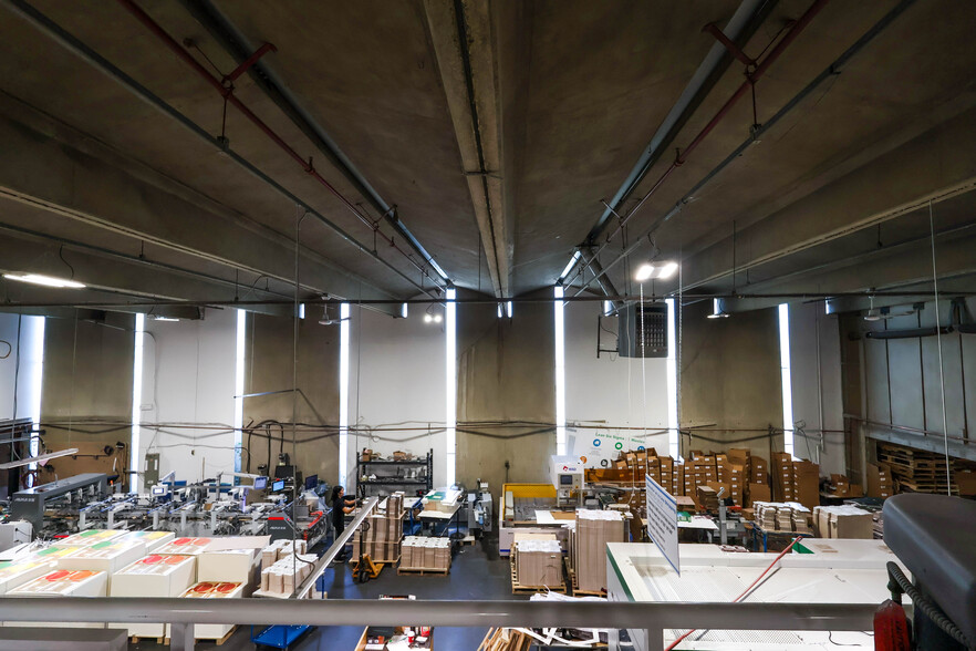 More Photos Of 125 W 71st Ave, Vancouver Warehouse For Lease
