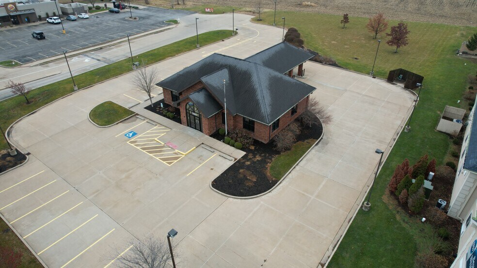 More Photos Of 1661 E Jackson St, Macomb General Retail For Lease