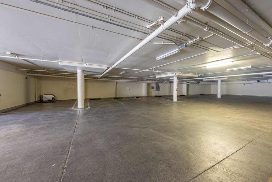 More Photos Of 2960 W Sahara Ave, Las Vegas Office For Lease