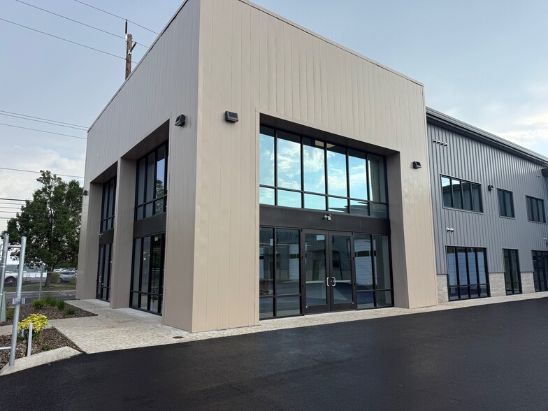 More Photos Of 125 Cap Ct, Eugene Light Distribution For Lease