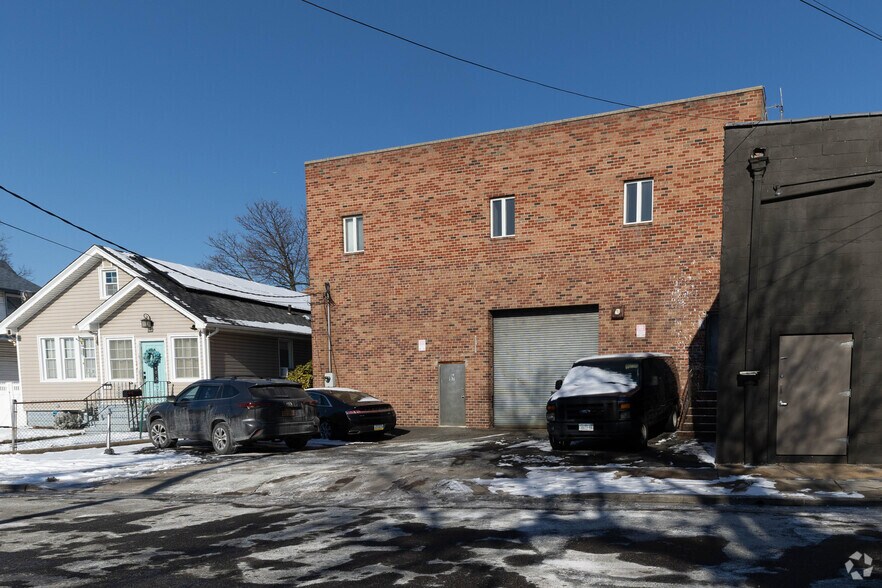 More Photos Of 97 E Valley Stream Blvd, Valley Stream Industrial For Sale