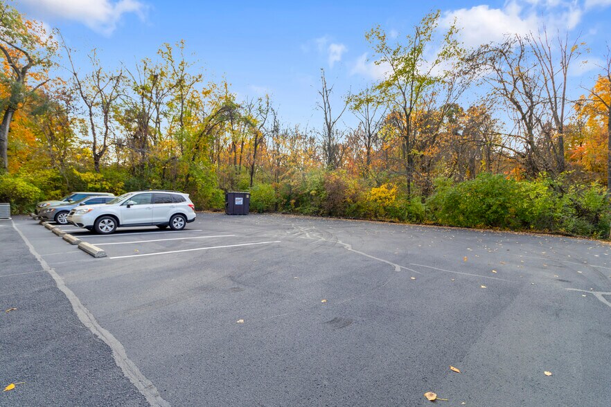 More Photos Of 1717 E 116th St, Carmel Office For Lease