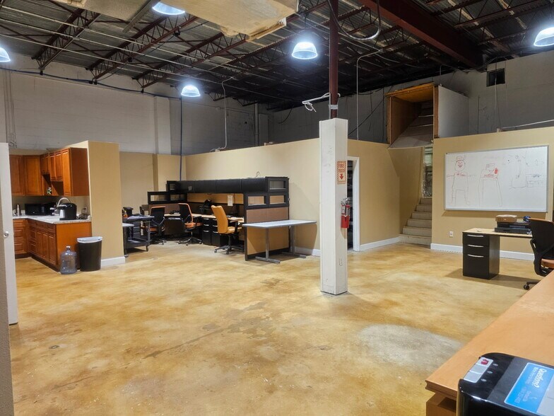 More Photos Of 1700 S Division Ave, Orlando Industrial For Sale