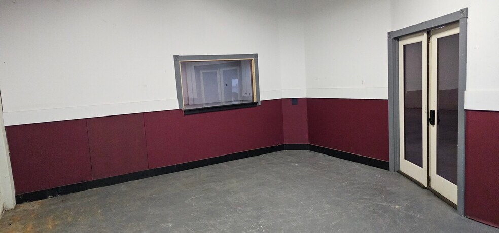 More Photos Of 92 Lewis St, San Antonio Warehouse For Lease