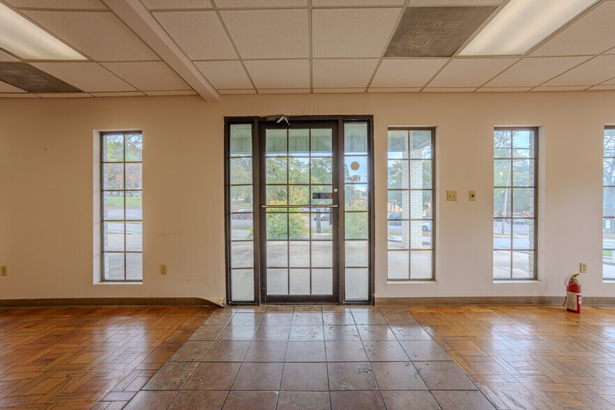 More Photos Of 208 Marengo St, Florence Healthcare For Lease