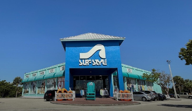 Primary Photo Of 17840 San Carlos Blvd, Fort Myers Freestanding For Sale