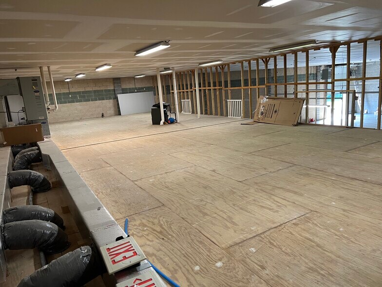 More Photos Of 3676 Crescent Ct E, Whitehall Warehouse For Lease