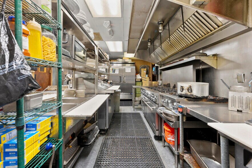 More Photos Of 7390 Shoal Line Blvd, Weeki Wachee Specialty For Sale