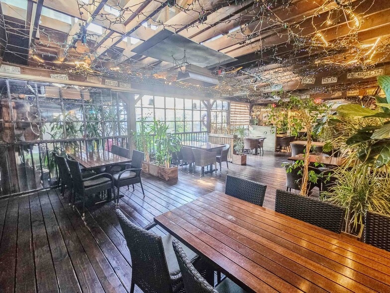 More Photos Of 228 S Oxford Ave, Los Angeles Restaurant For Sale