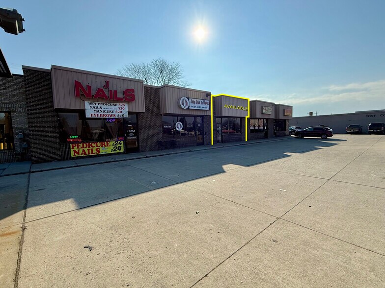 More Photos Of 3379-3395 Fort St, Wyandotte Storefront Retail Office For Sale
