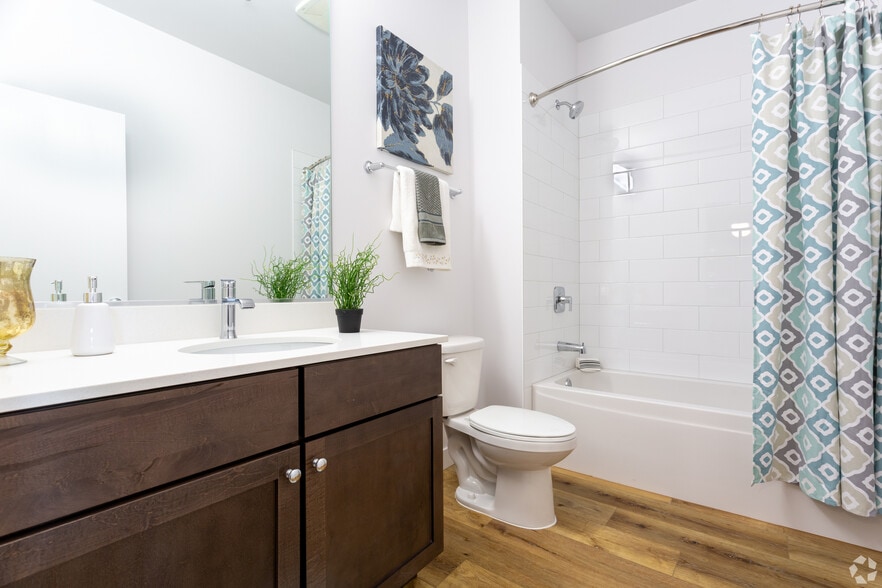 More Photos Of 355 N La Fox St, South Elgin Apartments For Sale